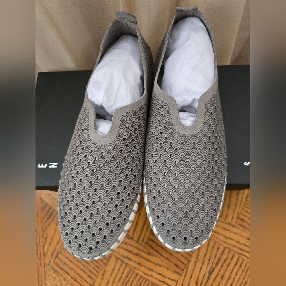 🩶Steve Madden Perforated Slip-ons SIZE 7.5 - Picture 4 of 9